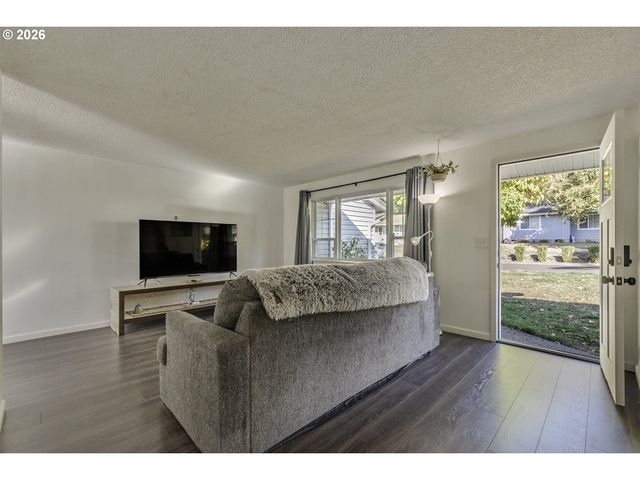 1066 Se FIR GROVE Loop, Hillsboro, OR 97123
