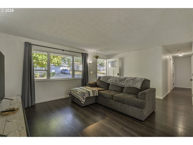 1066 Se FIR GROVE Loop, Hillsboro, OR 97123