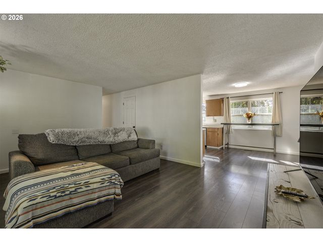 1066 Se FIR GROVE Loop, Hillsboro, OR 97123
