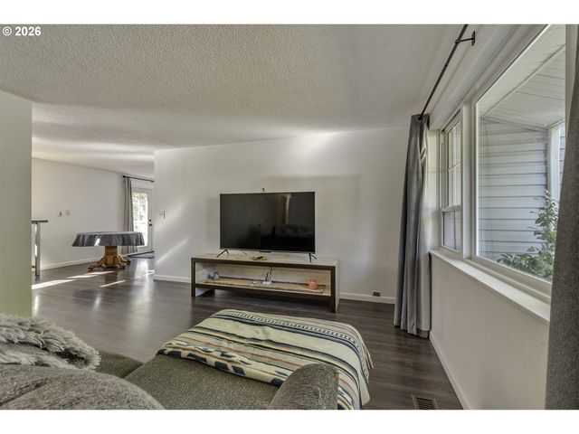 1066 Se FIR GROVE Loop, Hillsboro, OR 97123