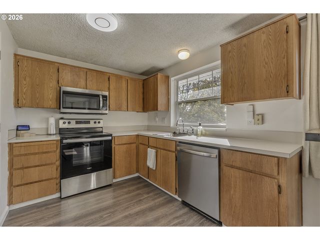 1066 Se FIR GROVE Loop, Hillsboro, OR 97123
