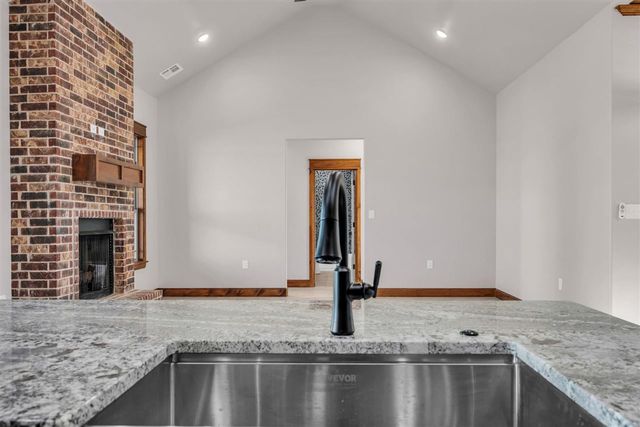 3438 Mesa Dr, Elgin, OK 73538