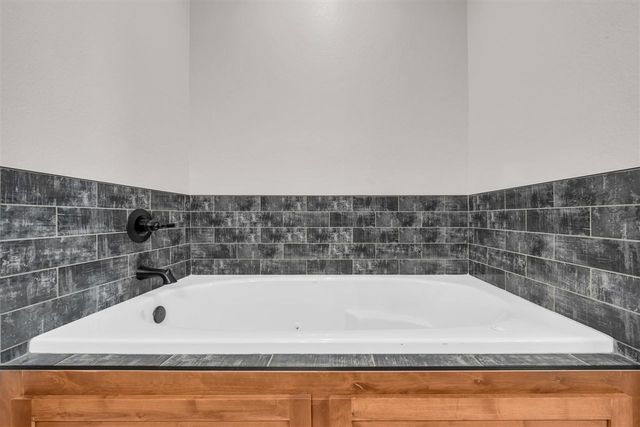 3438 Mesa Dr, Elgin, OK 73538