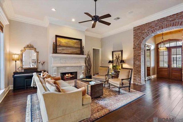 6427 Province Ln, Baton Rouge, LA 70808