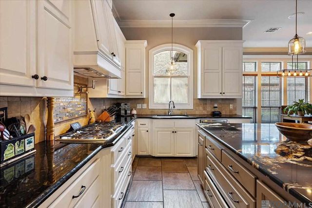 6427 Province Ln, Baton Rouge, LA 70808