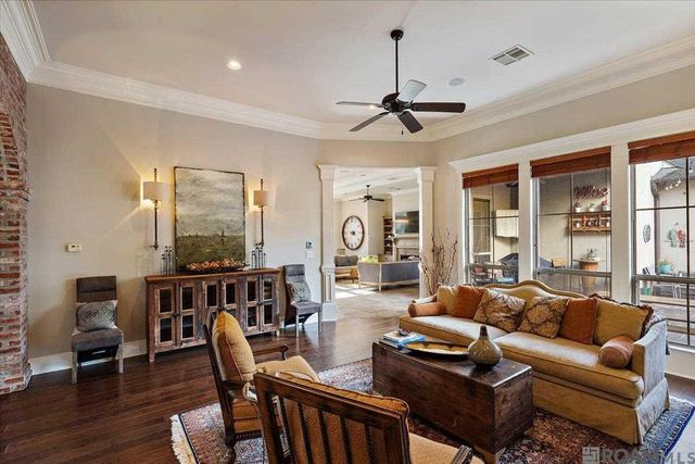 6427 Province Ln, Baton Rouge, LA 70808