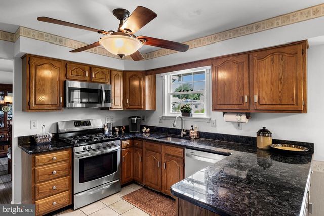 3 SPLITRAIL CT, Hainesport, NJ 08036