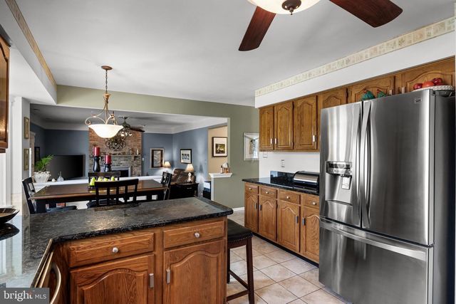 3 SPLITRAIL CT, Hainesport, NJ 08036