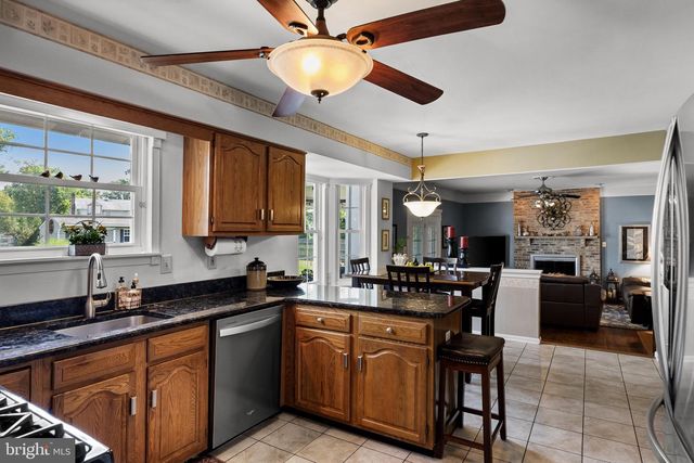 3 SPLITRAIL CT, Hainesport, NJ 08036