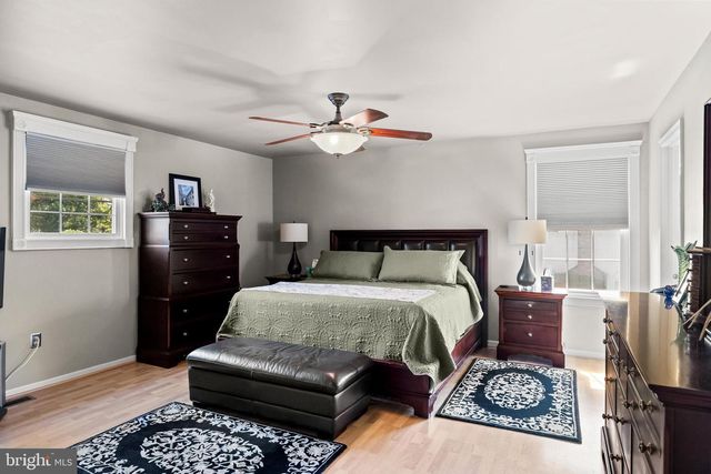 3 SPLITRAIL CT, Hainesport, NJ 08036