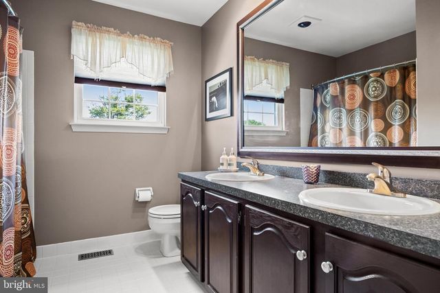 3 SPLITRAIL CT, Hainesport, NJ 08036