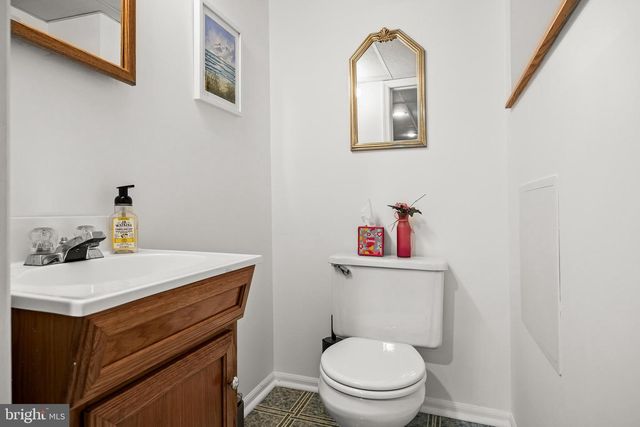 3 SPLITRAIL CT, Hainesport, NJ 08036