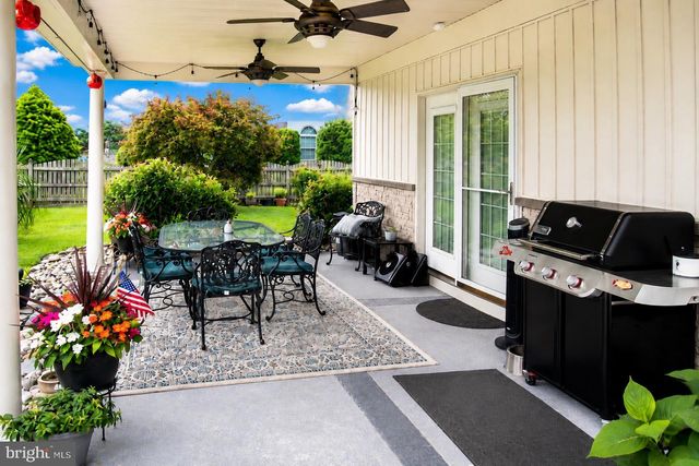 3 SPLITRAIL CT, Hainesport, NJ 08036