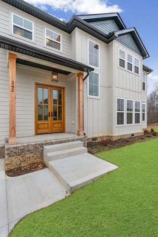 242 Bellshire Dr, Clarksville, TN 37043