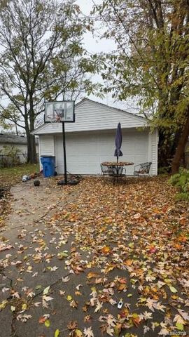 25926 Powers Avenue, Dearborn Heights, MI 48125