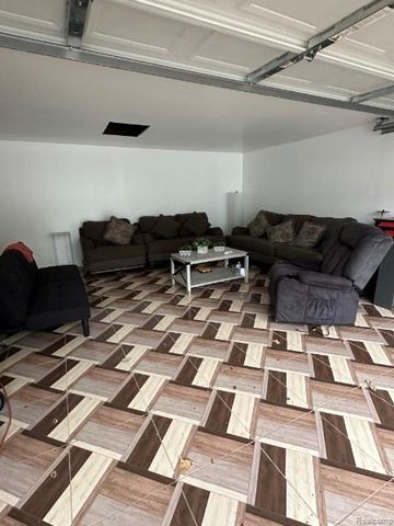 25926 Powers Avenue, Dearborn Heights, MI 48125