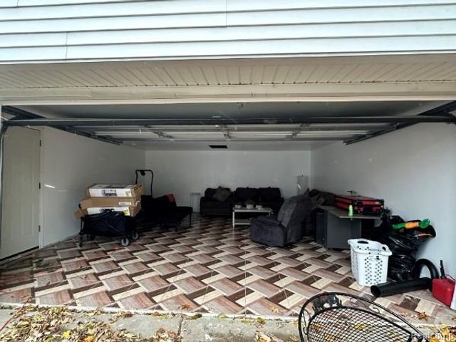 25926 Powers Avenue, Dearborn Heights, MI 48125