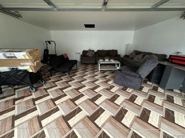 25926 Powers Avenue, Dearborn Heights, MI 48125