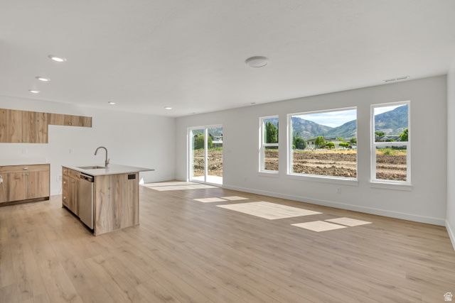 1068 N SUMMIT VIEW DR, Harrisville, UT 84404
