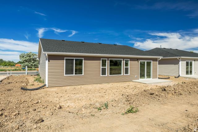 1068 N SUMMIT VIEW DR, Harrisville, UT 84404
