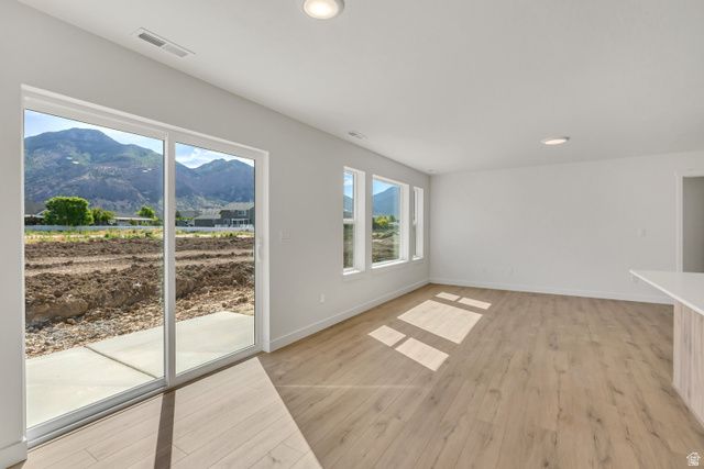 1068 N SUMMIT VIEW DR, Harrisville, UT 84404