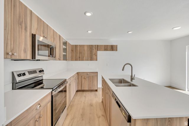 1068 N SUMMIT VIEW DR, Harrisville, UT 84404