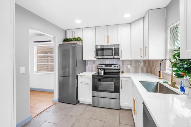 450 47TH STREET S, St Petersburg, FL 33711