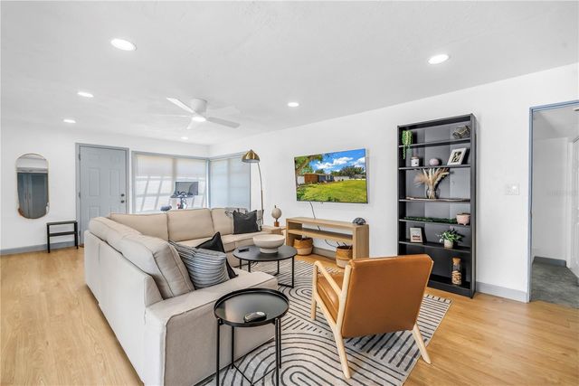 450 47TH STREET S, St Petersburg, FL 33711