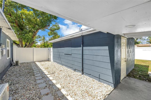 450 47TH STREET S, St Petersburg, FL 33711