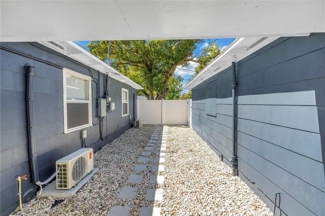 450 47TH STREET S, St Petersburg, FL 33711