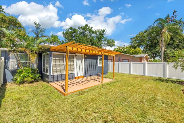 450 47TH STREET S, St Petersburg, FL 33711