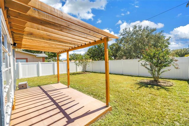 450 47TH STREET S, St Petersburg, FL 33711