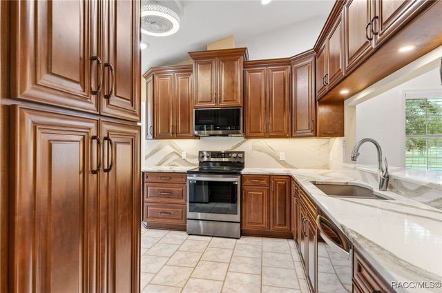 1603 N Foxboro Loop, Crystal River, FL 34429