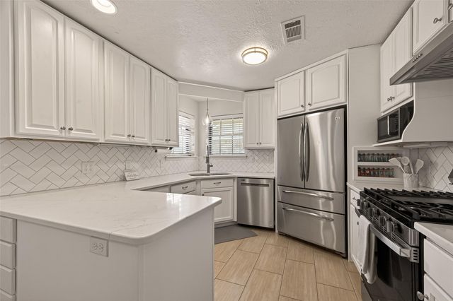 555 Shealy Street, Houston, TX 77598