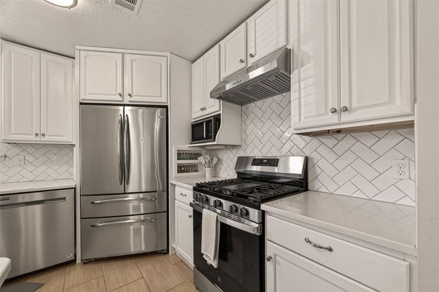 555 Shealy Street, Houston, TX 77598