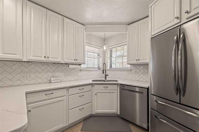 555 Shealy Street, Houston, TX 77598