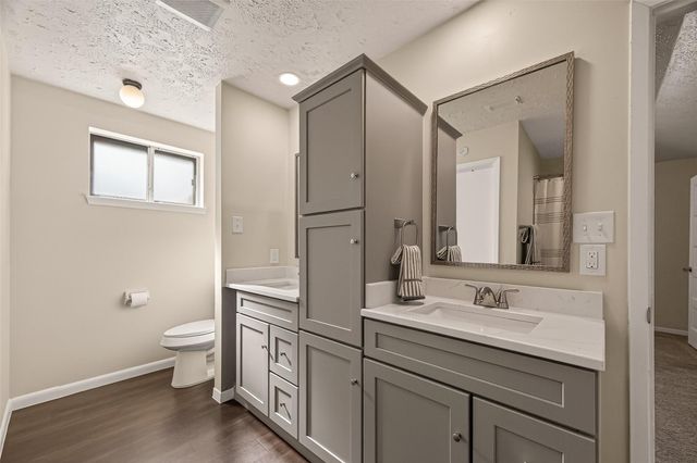 555 Shealy Street, Houston, TX 77598