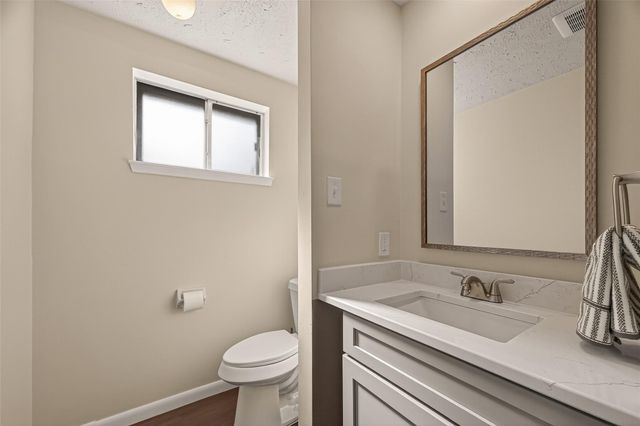 555 Shealy Street, Houston, TX 77598