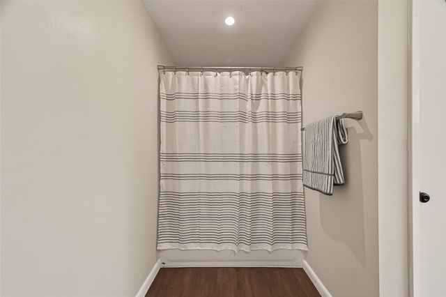 555 Shealy Street, Houston, TX 77598