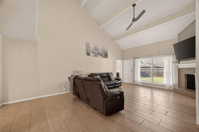 555 Shealy Street, Houston, TX 77598