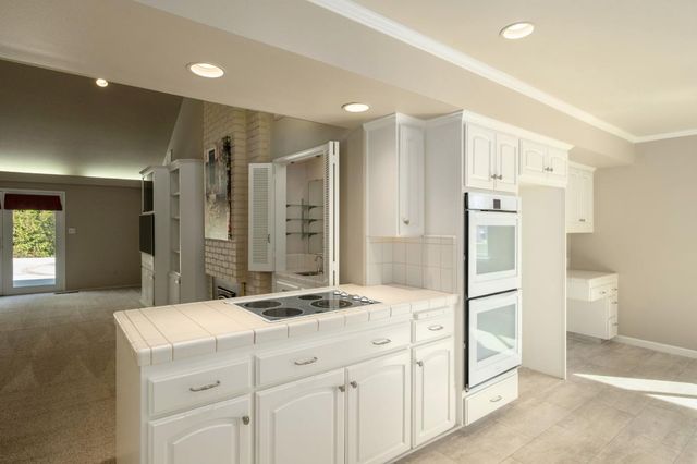 1218 W Tenaya Way, Fresno, CA 93711