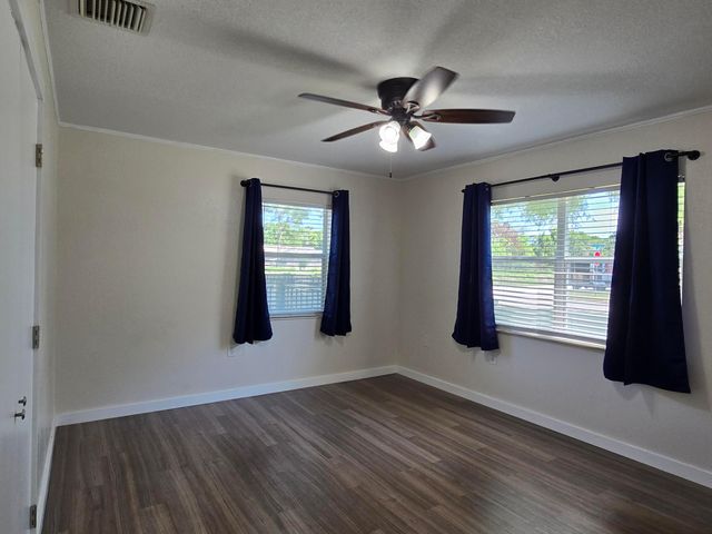 330 Barraclough Street, Fort Pierce, FL 34982