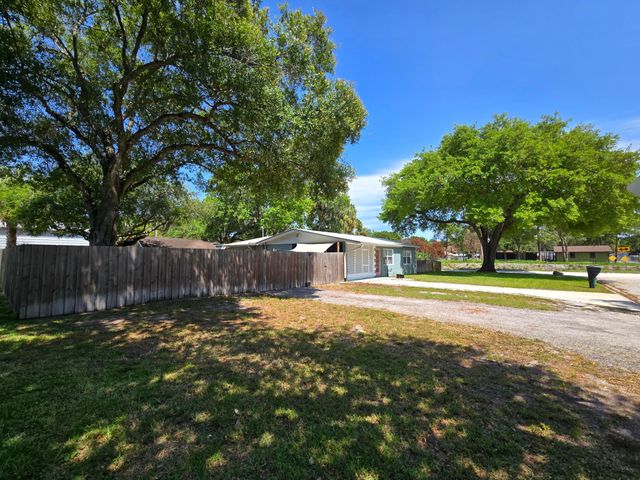 330 Barraclough Street, Fort Pierce, FL 34982