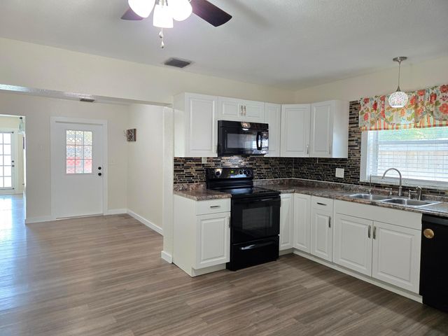 330 Barraclough Street, Fort Pierce, FL 34982