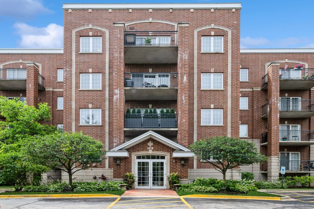 1479 N Milwaukee Avenue 203, Libertyville, IL 60048