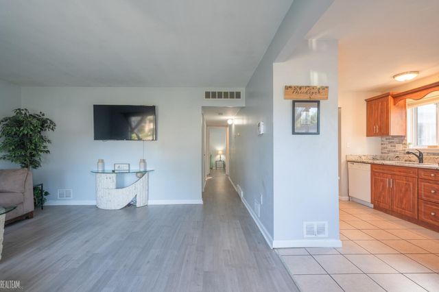 4969 Bedford Street, Dearborn Heights, MI 48125