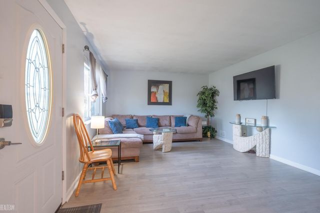 4969 Bedford Street, Dearborn Heights, MI 48125