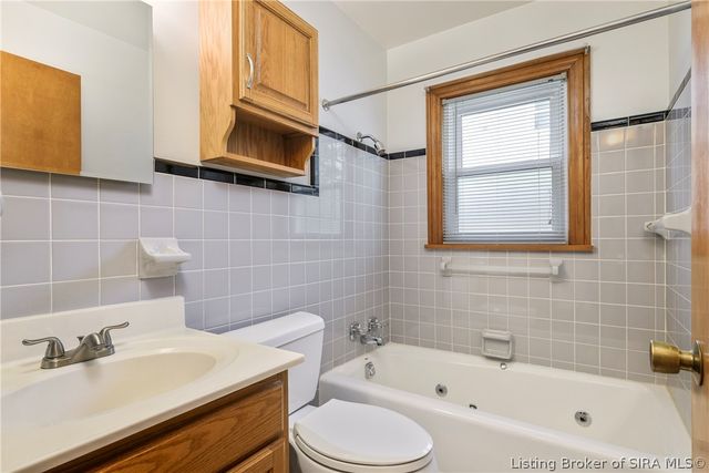 8 Mann Court, New Albany, IN 47150