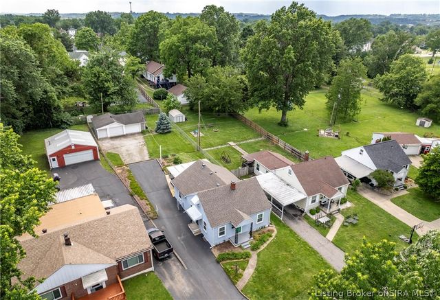 8 Mann Court, New Albany, IN 47150
