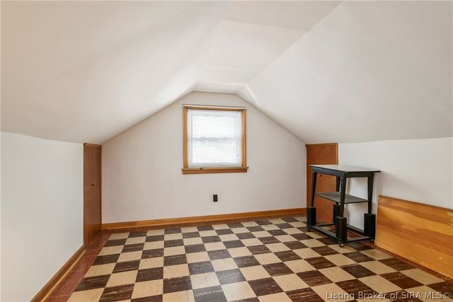 8 Mann Court, New Albany, IN 47150
